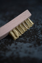 Otter Wax Brush