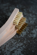 Otter Wax Brush