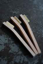 Otter Wax Brush